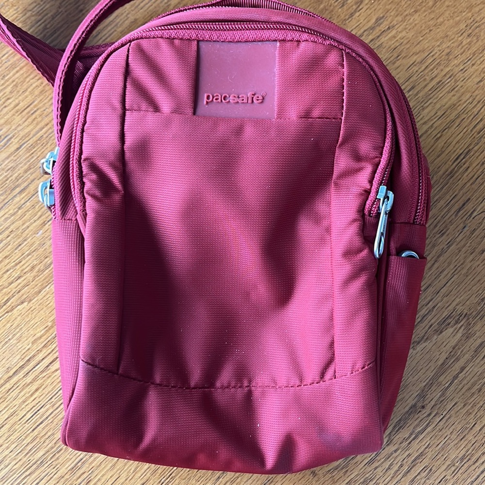adjustable pacsafe cross body - Picture 2 of 5